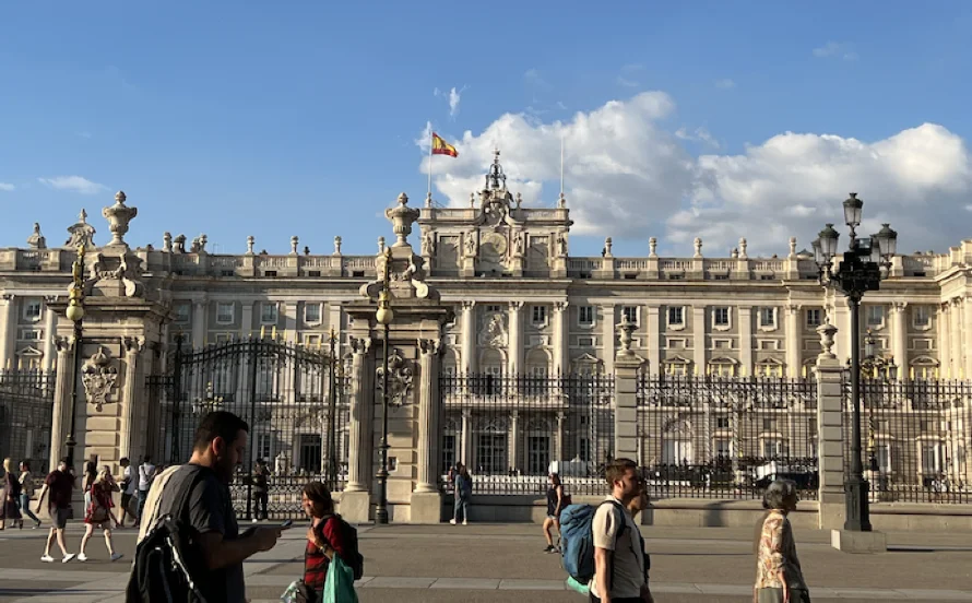 La OCDE insta a España a atraer más migración y activar a mayores para sostener su economía