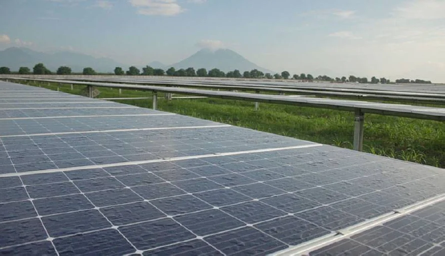 La capacidad instalada de energía solar superó por primera vez a la hidroeléctrica en 2024