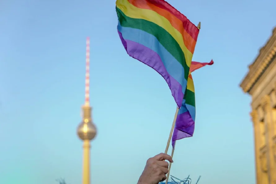 Los diputados alemanes obligados a retirar banderas LGTBI de sus oficinas