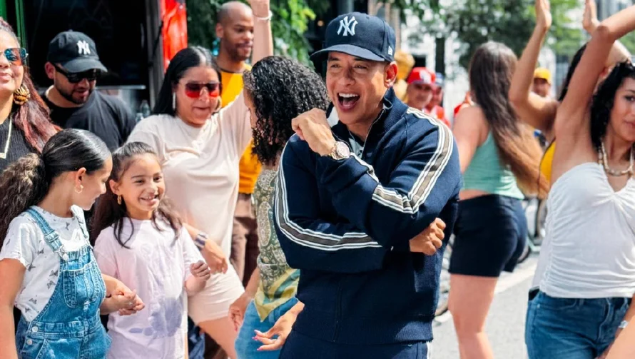Daddy Yankee, hoy "DY", vuelve a la música no cristiana con su sencillo "Sonríele"