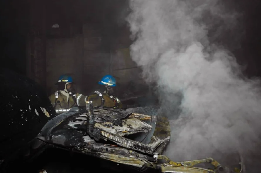 Incendio consume taller en Zaragoza