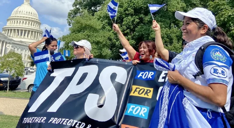 Experto migratorio: "Es potencialmente seguro que se suspenda" el TPS para los salvadoreños