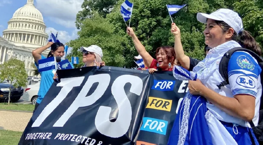 Experto migratorio: "Es potencialmente seguro que se suspenda" el TPS para los salvadoreños
