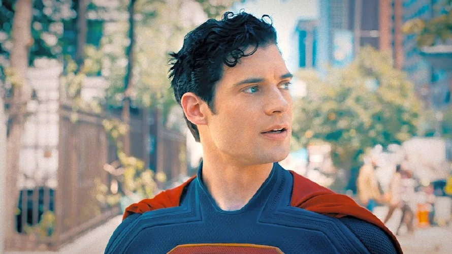 "Superman" renace en el cine como una autoparodia con exceso de humor