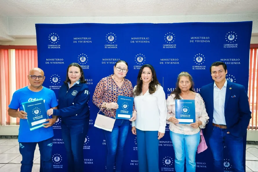 Vivienda reporta entrega de 65,901 lotes regularizados por valor de $659 millones