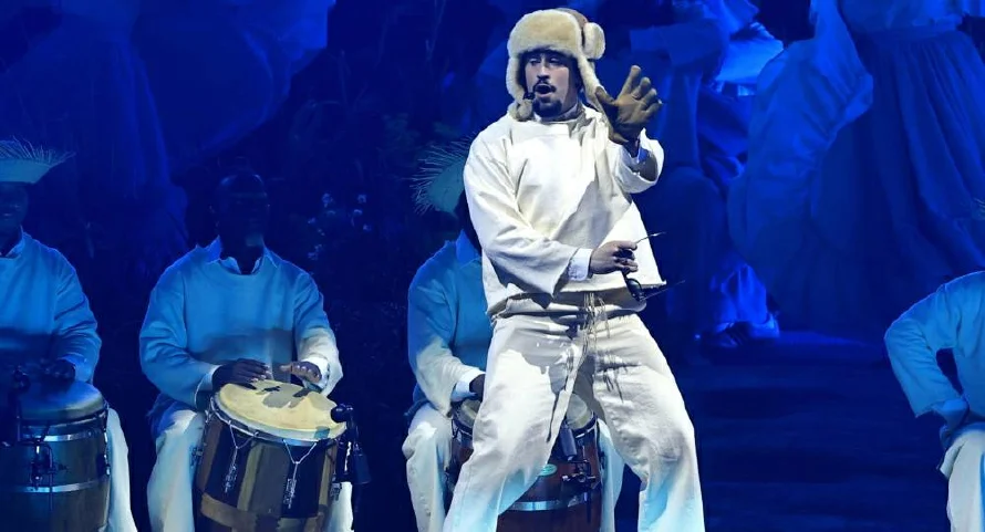 Bad Bunny lanza el tema "Alambre PúA" durante primeros conciertos en Puerto Rico