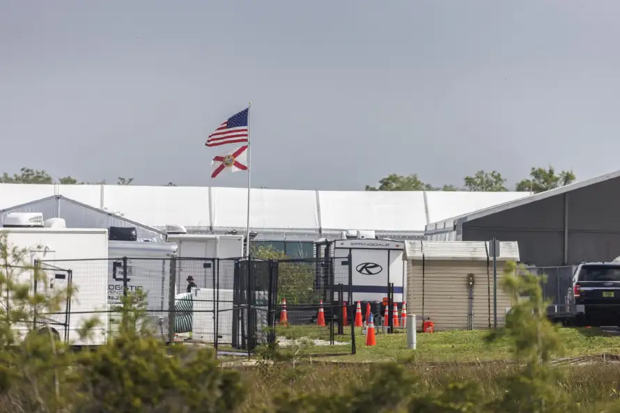 Jueces piden al Gobierno de EE.UU. y de Florida información sobre “Alligator Alcatraz”