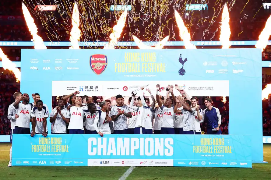 Tottenham amarga el debut de Gyökeres y frustra al Arsenal en amistoso asiático