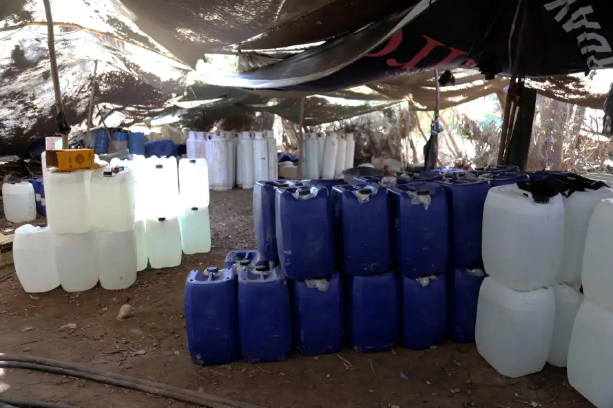México asegura narcolaboratorio y confisca casi una tonelada de metanfetamina en Sinaloa