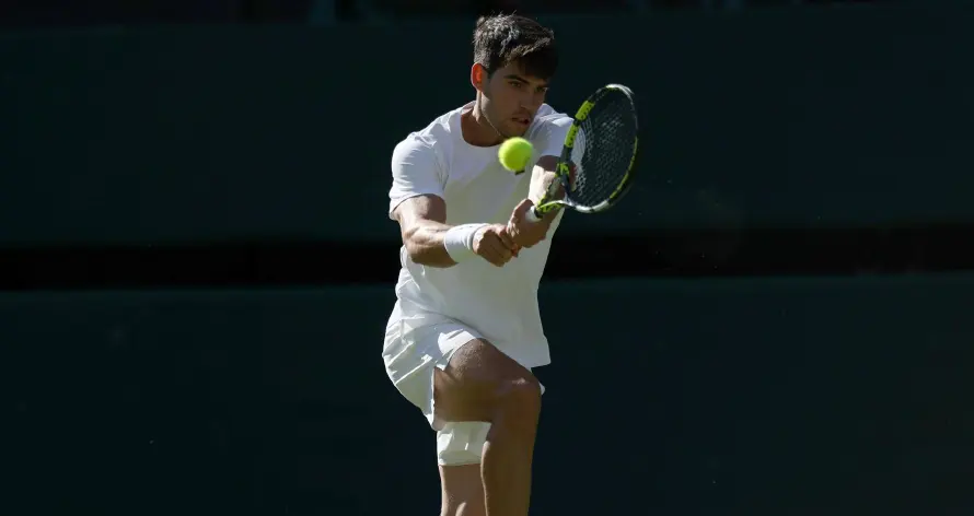 El tenista español Carlos Alcaraz mantiene el modo campeón en Wimbledon