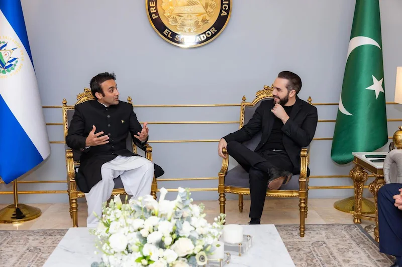 Bukele se reúne con director de criptomonedas de Pakistán para hablar de minería y reservas de bitcóin