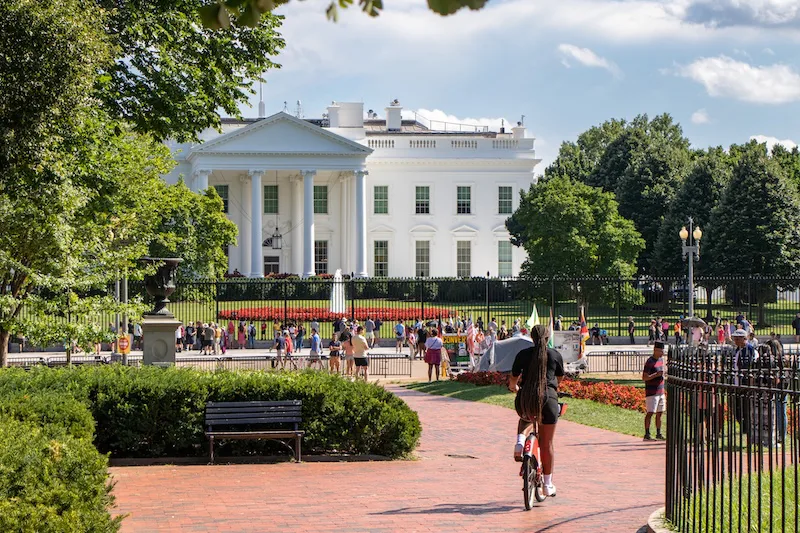 Tribunal ordena a Trump pedir autorización al Congreso para remodelar la Casa Blanca