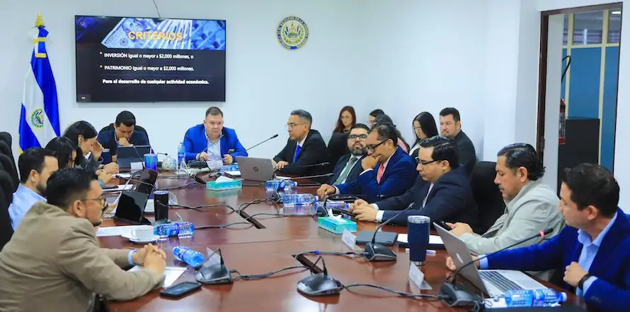 Salarios de hasta $100,000 de técnicos de nuevas inversiones pagarán impuesto sobre la renta de 10 %