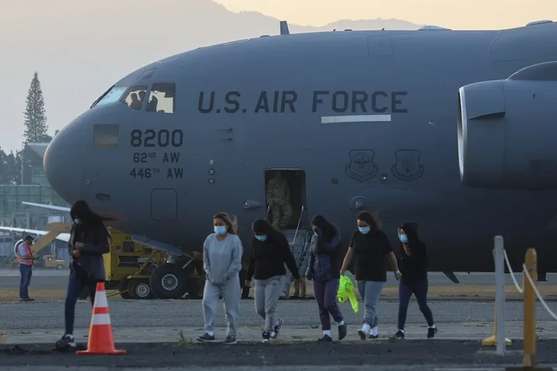 Las deportaciones se cuadruplicaron bajo segundo mandato de Trump, revela estudio