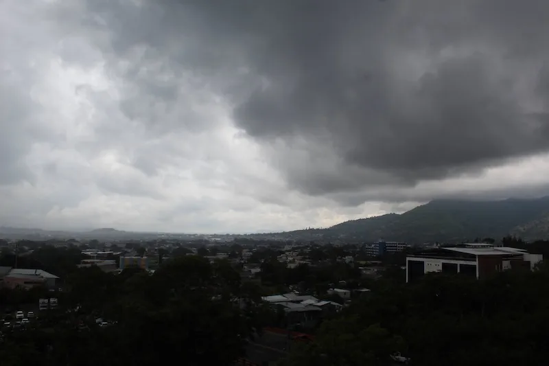 Vaguada provocará lluvias y tormentas eléctricas este lunes en el país