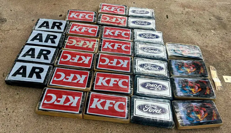 Las Fuerzas Armadas de Honduras decomisan 52 kilos de cocaína flotando en el mar
