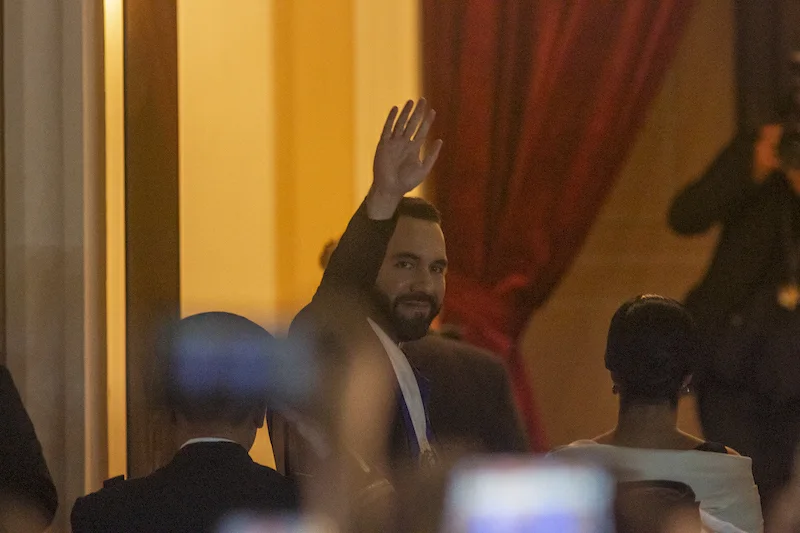 Bukele defiende reforma que permite la reelección presidencial indefinida
