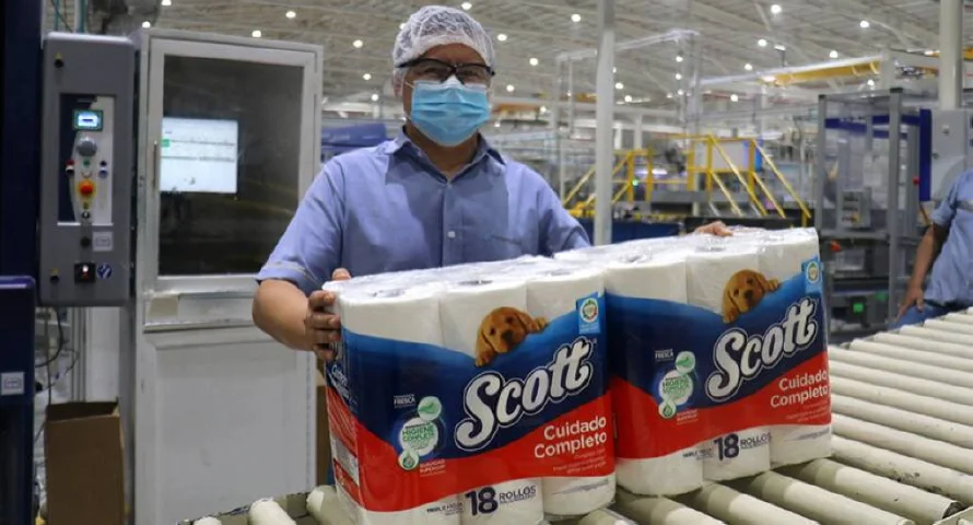 Las exportaciones de Kimberly-Clark desde su planta en El Salvador equivalen a seis veces el peso de la Torre Eiffel