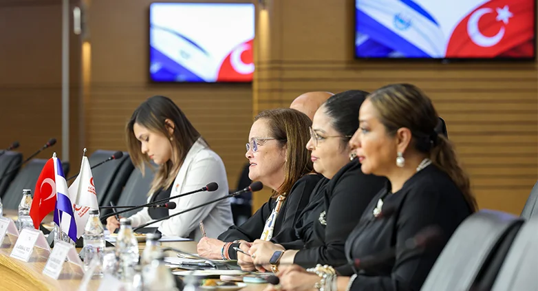 El Salvador y Turquía evalúan "oportunidades de asociación multifacéticas" para cooperación