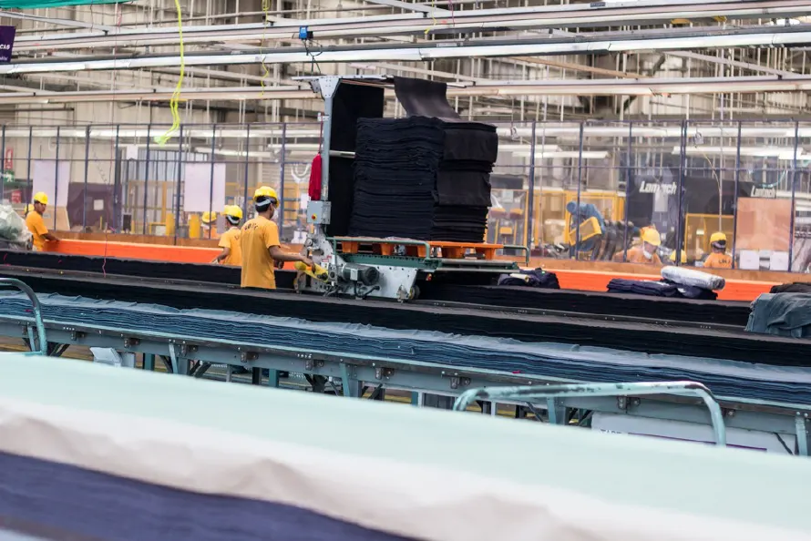 Textilero canadiense Gildan adquiere HanesBrands, el mayor exportador de El Salvador