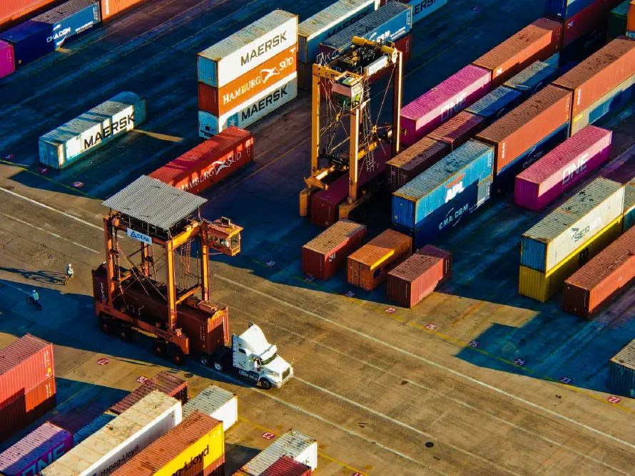 Las exportaciones salvadoreñas subieron un 6.5 % en los primeros ocho meses de 2025