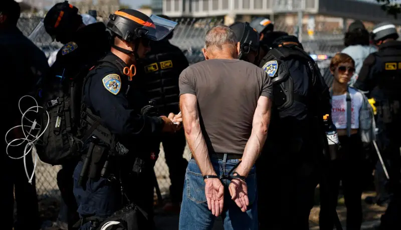 Detenciones de inmigrantes en la vía pública aumentó un 1.000% en segundo mandato de Trump