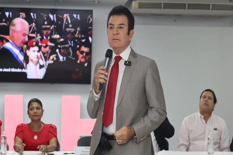 Nasralla insiste en un “robo generalizado” de votos en las elecciones de Honduras