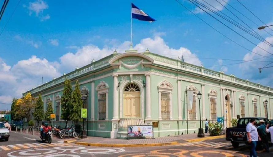 Concejal de La Libertad Sur señala a Nuevas Ideas y Arena de aprobar misiones oficiales sin rendir cuentas