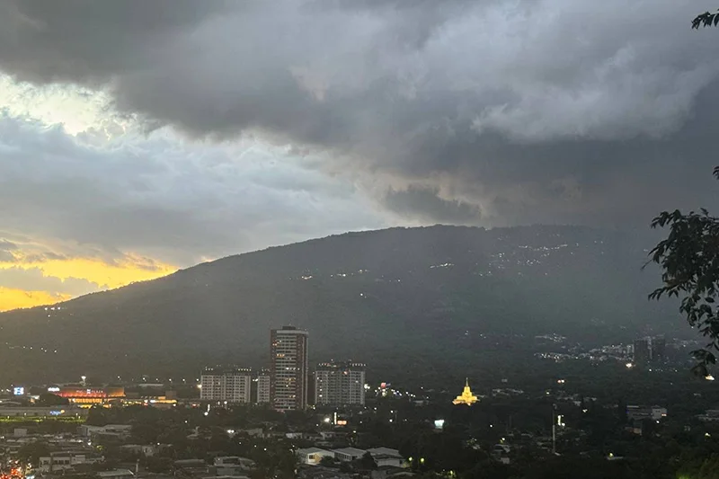 Vaguadas provocarán lluvias y tormentas esta tarde y noche en varias zonas del país