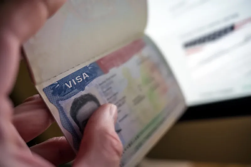 EE.UU. cobrará $750 por servicio "premium" de citas rápidas de visa de turismo o negocios