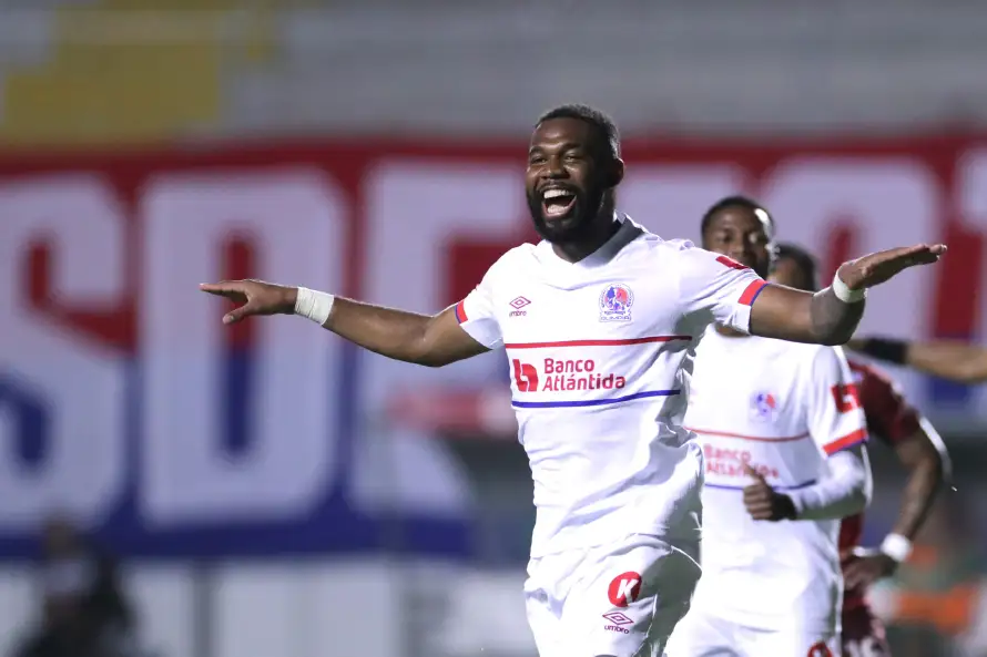 Olimpia se impone con autoridad 3-0 al Real Estelí en el arranque de la Copa Centroamericana
