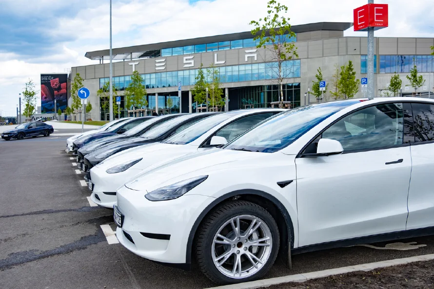 Tesla cae por debajo del 8 % en la apertura de Wall Street