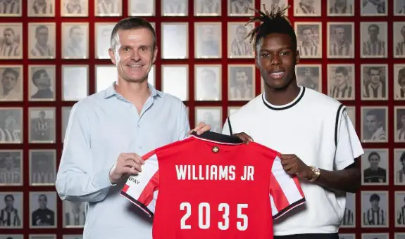 Nico Williams firma su contrato con el Athletic Club hasta 2035: "Me gustaría seguir haciendo historia"