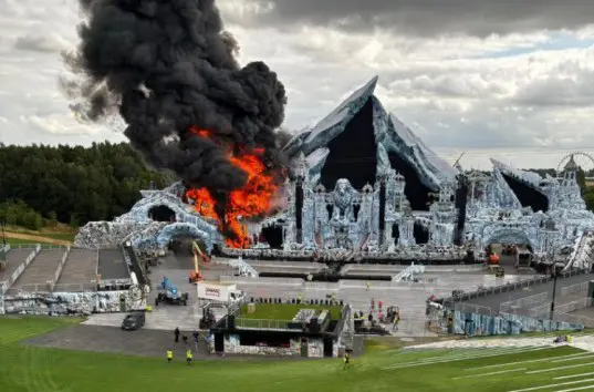 Tomorrowland sufre un incendio en su escenario principal a dos días de su inauguración