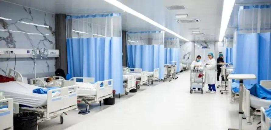Crearían servicio obligatorio por cinco años para médicos que completen residencia en hospitales