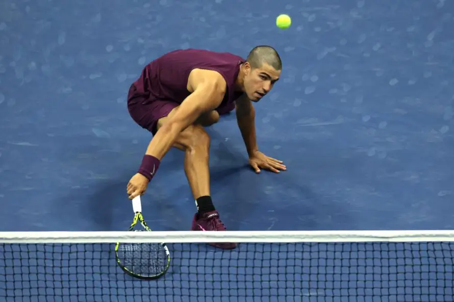 Carlos Alcaraz avanza tras vencer a Reilly Opelka y se enlista en la siguiente ronda del US Open