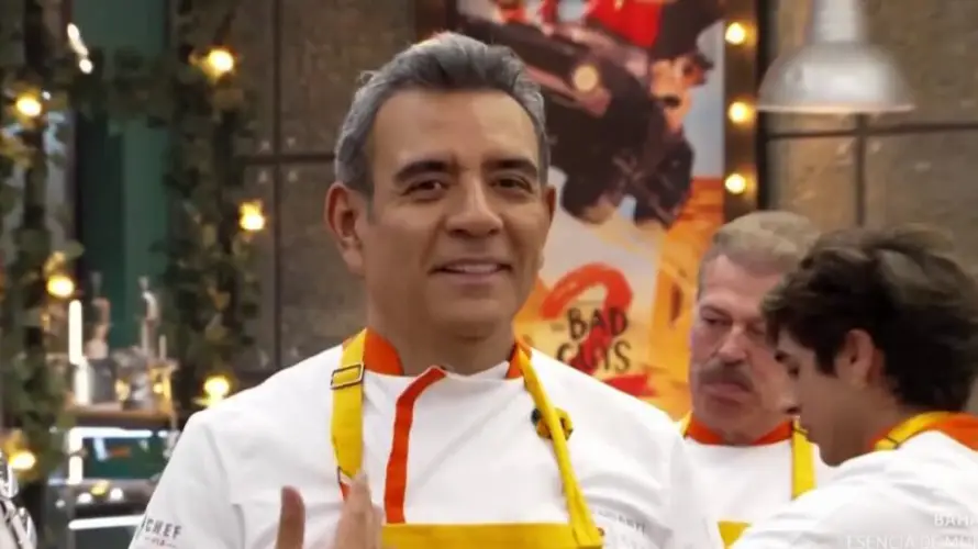 Héctor Sandarti se rompe al honrar a su empleada doméstica guatemalteca en "Top Chef VIP"