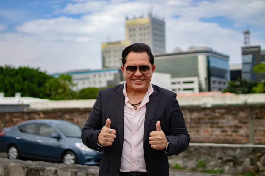 Astor Torres promociona "Ya no hay amor", la melodía que surgió de un romance nocturno