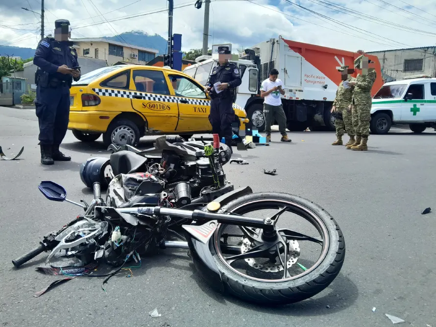 Un motociclista muere en accidente en la avenida Bernal de San Salvador