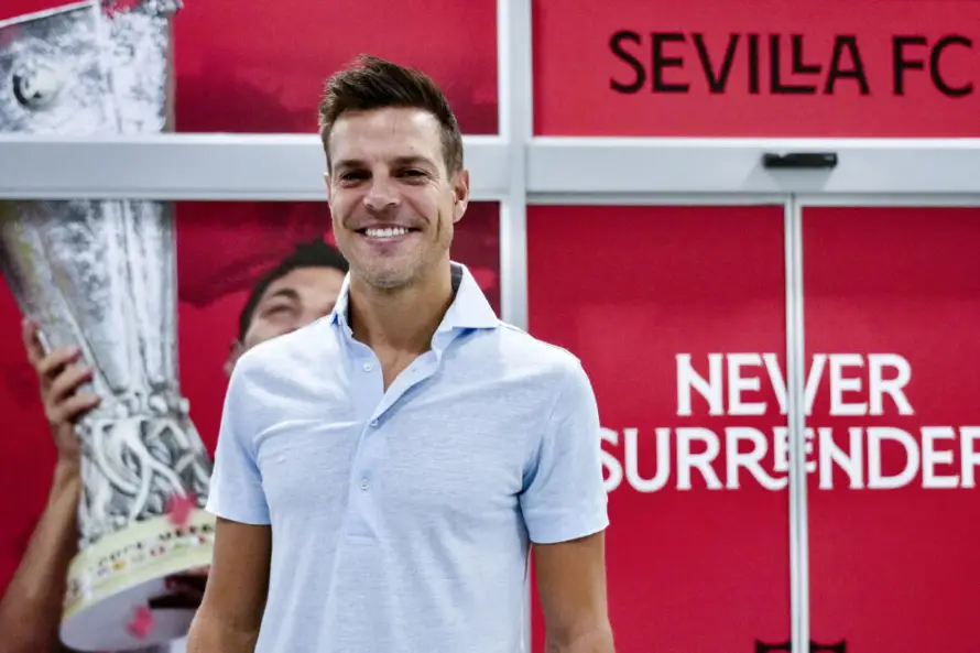 Sevilla ficha a César Azpilicueta por una temporada con opción a otra