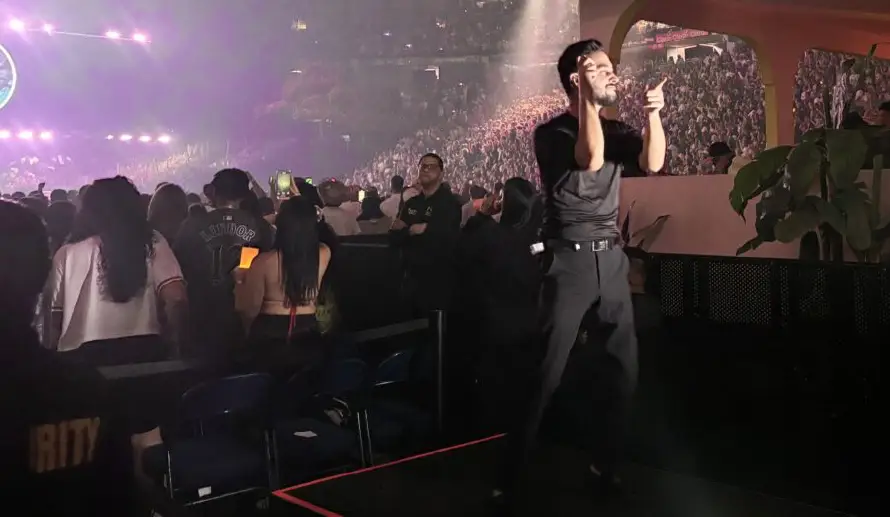 Bad Bunny pone a perrear a sordos al ritmo de intérpretes de señas en Puerto Rico