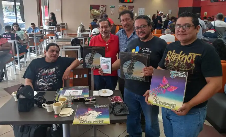 Coleccionistas salvadoreños se preparan para celebrar su día con feria especial