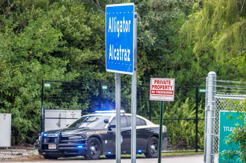 Gobernador de Florida avisa que el fallo contra Alligator Alcatraz no detendrá las deportaciones