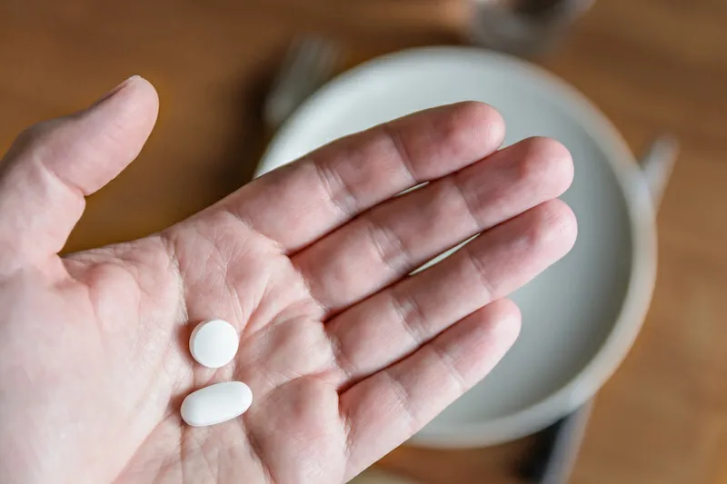 Estudio alerta que ibuprofeno y paracetamol aumentan resistencia a antibióticos