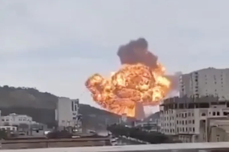 Israel destruye Palacio Presidencial hutí en Yemen tras ataque con bomba de racimo