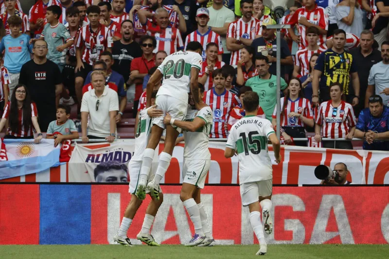 El Atlético de Madrid empata 1-1 con el Elche en el Metropolitano en nuevo tropiezo colchonero