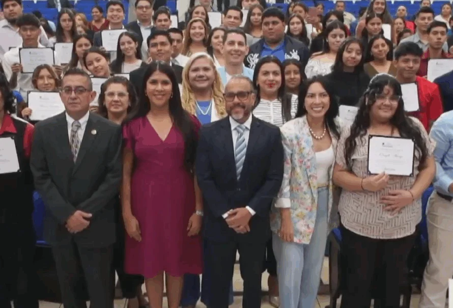 Asamblea Legislativa entregó 100 becas "Dagoberto Gutiérrez"
