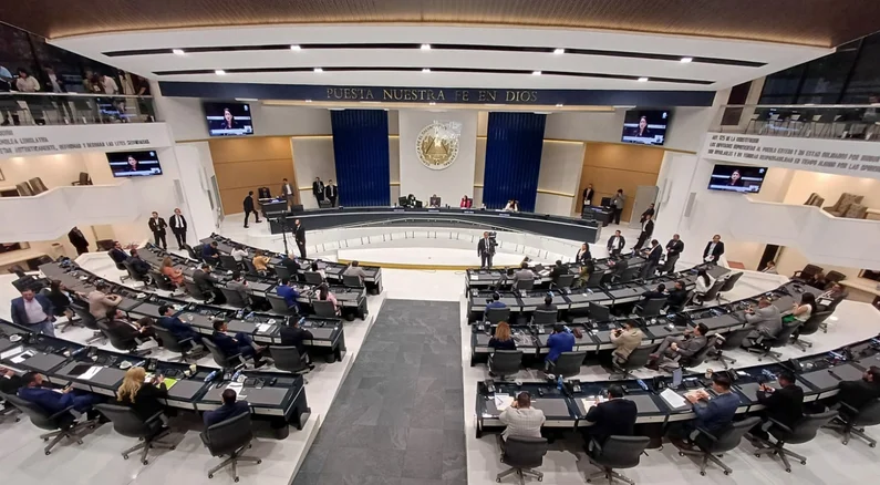 Asamblea aprueba paquete de leyes que busca atraer inversiones a El Salvador y promover empleos para retornados