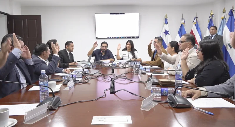 Diputados dictaminan prórroga de placas 2011, cajas únicas y subsidio al transporte público