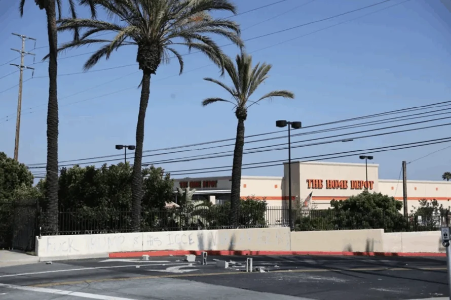 Inmigración se ensaña con el estacionamiento de una tienda en Los Ángeles con cuatro redadas